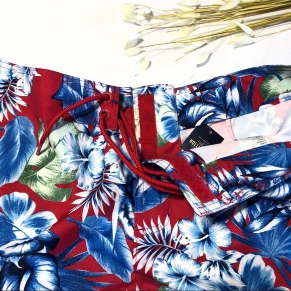 HOLLISTER NWT Hawaiian Board Short in Red Floral - Picture 3 of 7